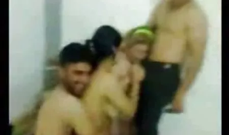 Berikan pink Pussy bermain Betty dengan jari-jari pidio pokep dan mainan
