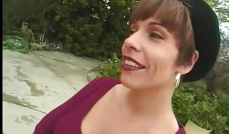 Toket xxnx vidio bokep kencang milf membantu cewek seksi