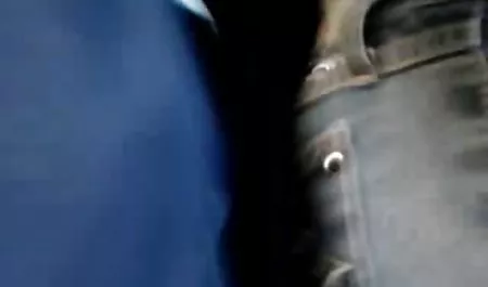 Arian=Putih istri Fucks big black bull dan xvidiobokep dia membungkuk jari kaki