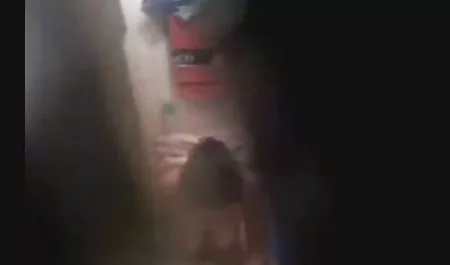 kulit berwarna keindahan diletakkan di dalam seks Bertiga vidio sex di mobil