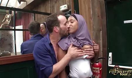 Kulit berwarna cewek video boekp seksi makan keberanian